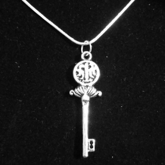 Vintage Inspired Skelton Key .925 Sterling Silver - Picture 1 of 2
